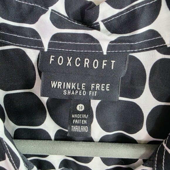 Foxcroft Geometric Print Roll Tab Sleeve Button Up wrinkle free Blouse - Picture 5 of 5